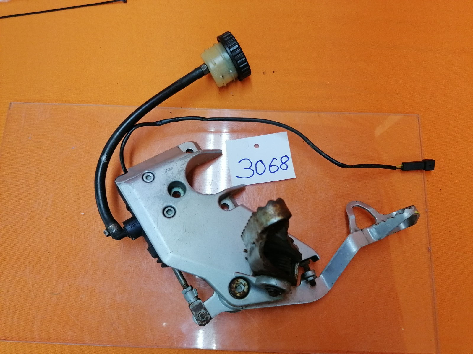 BMW R1100 GS Fußraste rechts Fahrer Fußraste 30680