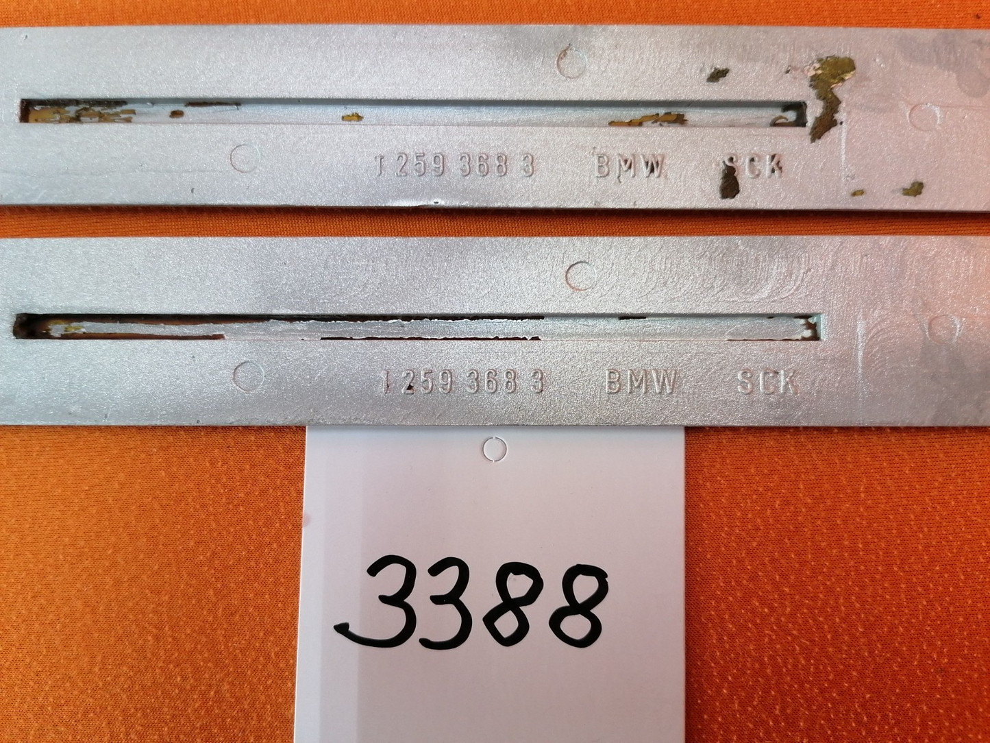 BMW R90/6 Embleme für Anlasserdeckel 33881