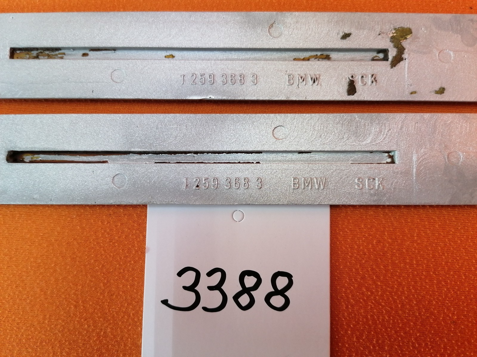 BMW R90/6 Embleme für Anlasserdeckel 33881