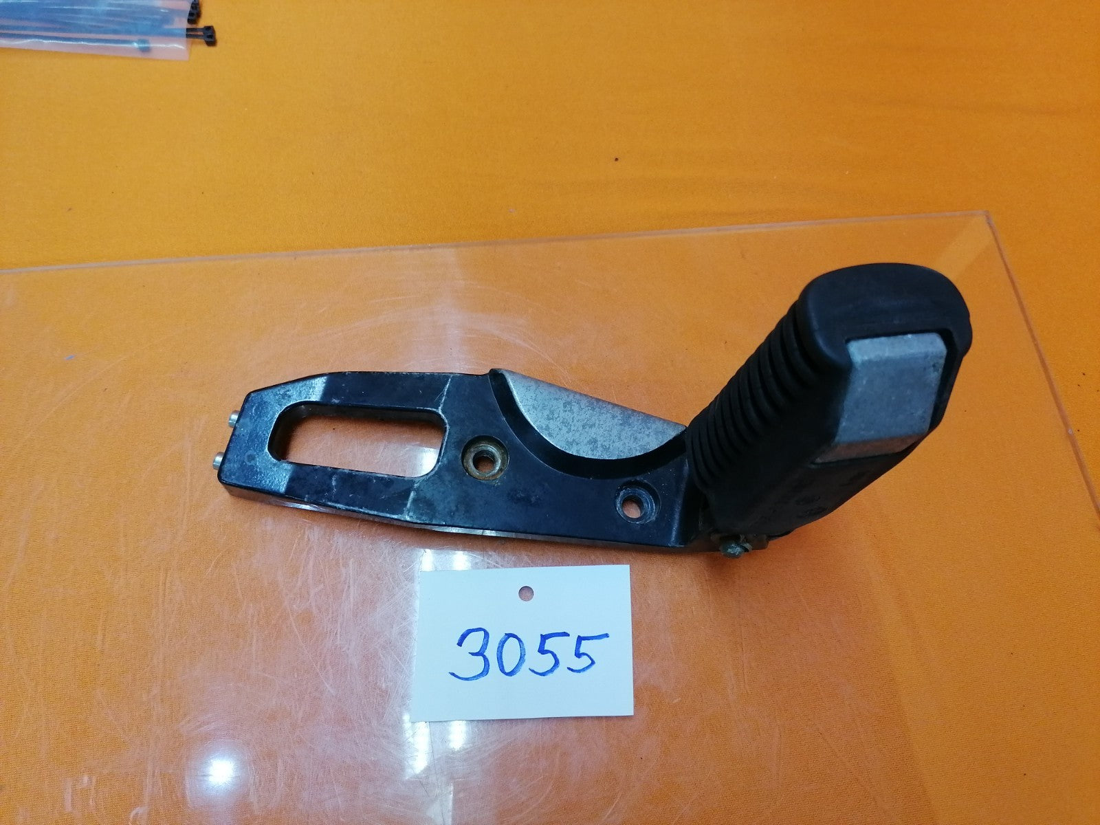 BMW R1100 GS Sozius Fußraste hinten rechts0