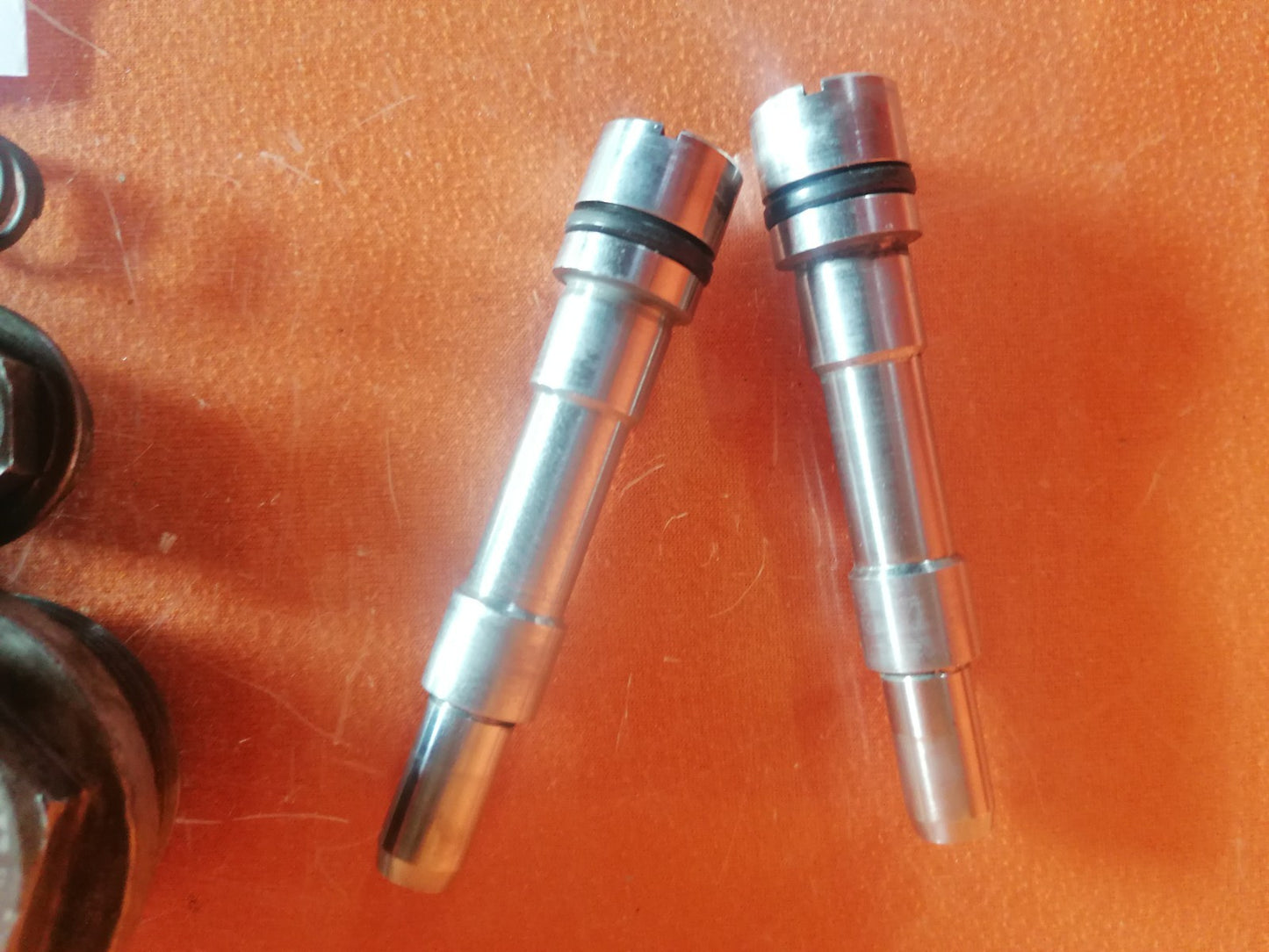 BMW R75 R80 R90 R100 Gabel Verschlussschrauben Exzenderbolzen 32085