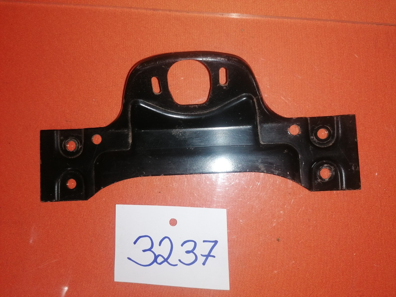 BMW R80 R100R GS Blech Sitzbankverriegelung Halteblech Sitzbankschloss 32374